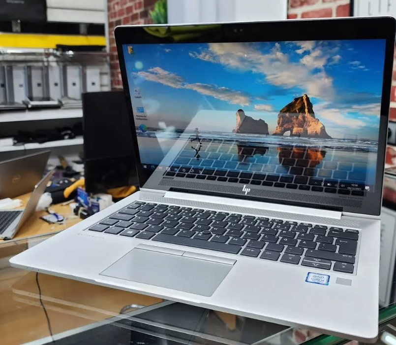 **BRAND NEW** HP ELITEBOOK 8TH GEN TOUCHSCREEN