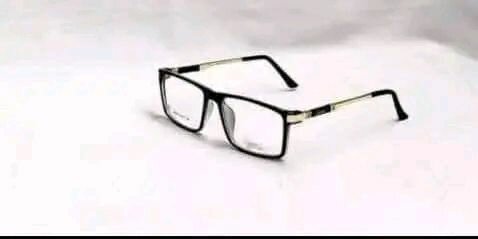 Lunettes élégantes variées