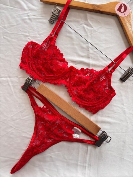 Ensemble lingerie rouge dentelle