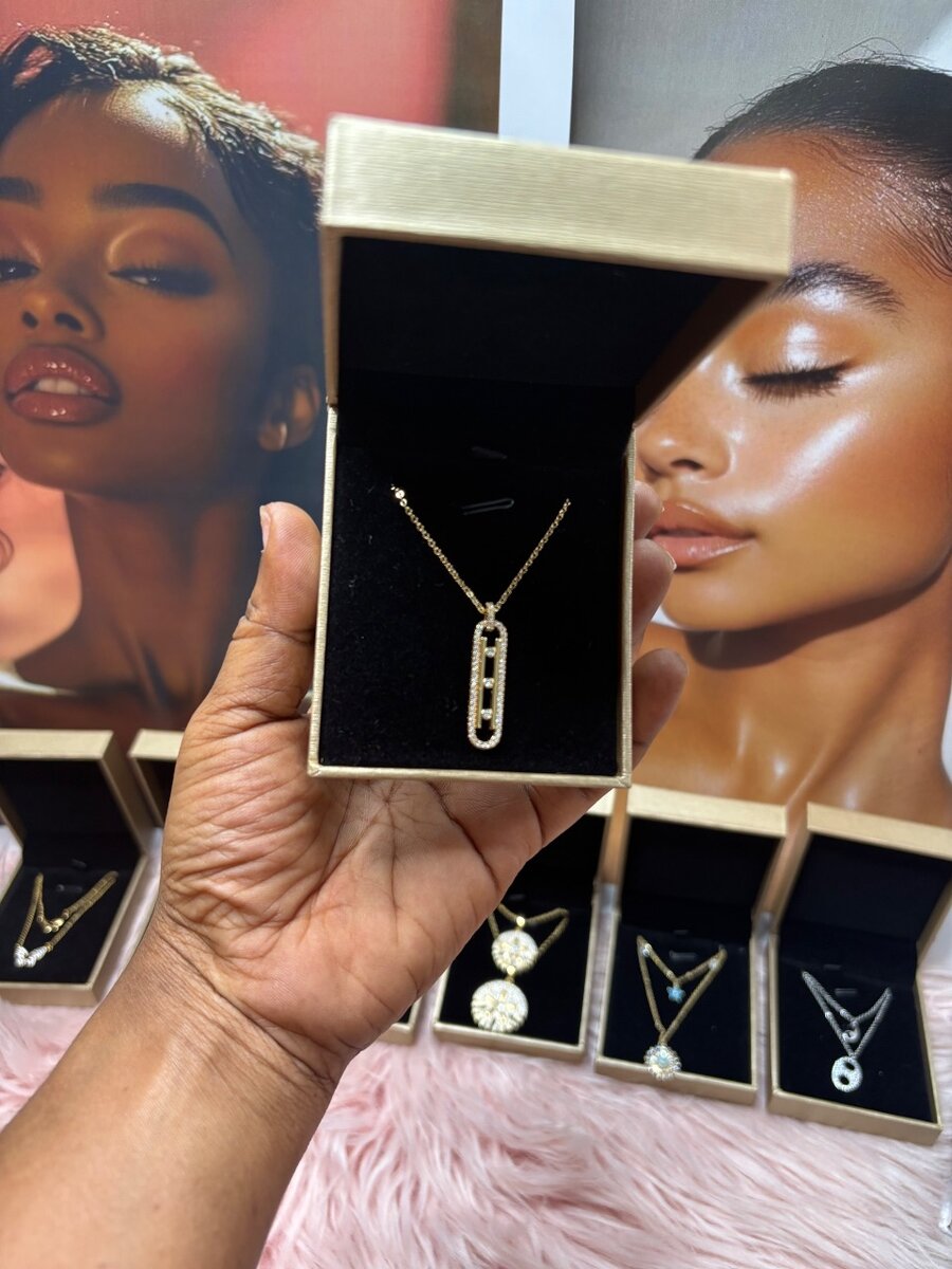 Collier pendentif élégant en or