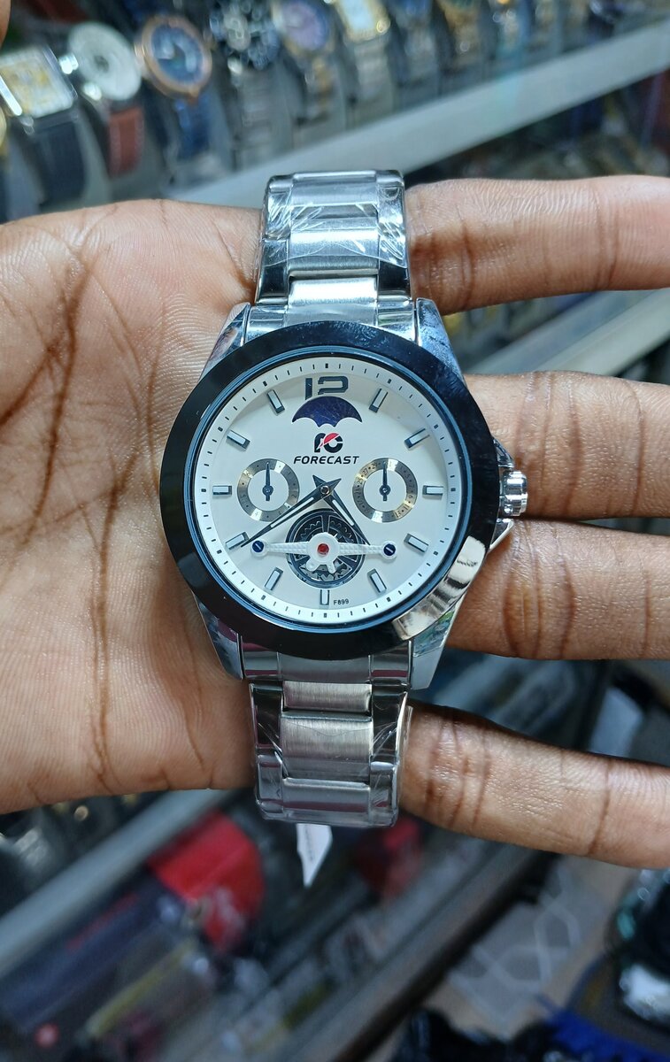 Montre élégante avec coffret