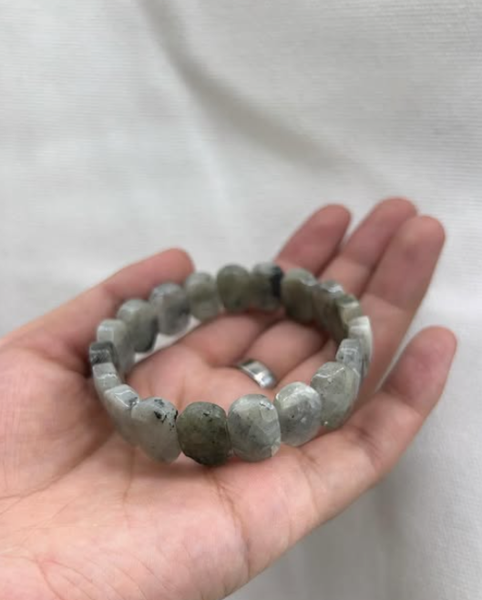 Табигый таштан жасалган билерик