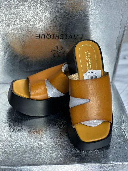 Sandales à talon compensé