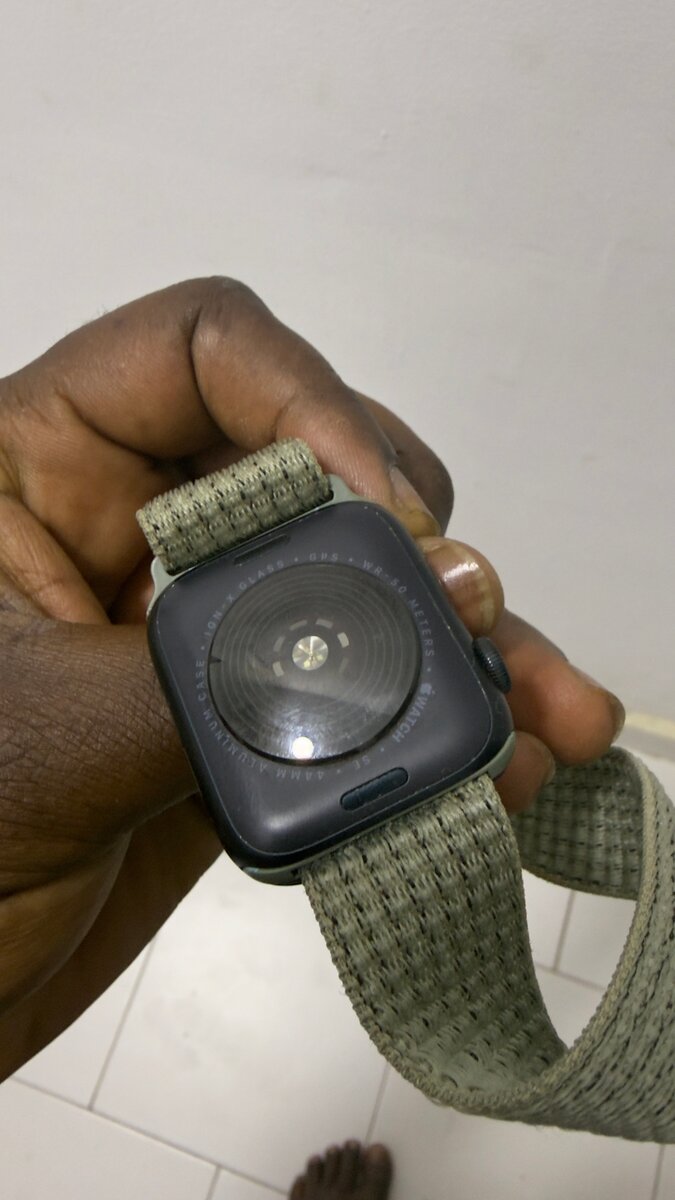 Montre connectée sportive élégante