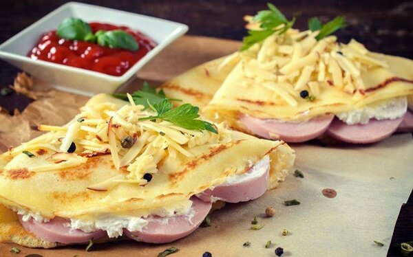 Crêpe au saucisson et fromage