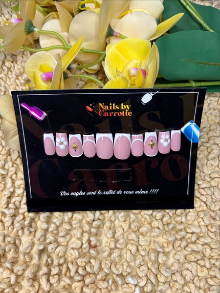 Ongles Colle-Carré Élégants