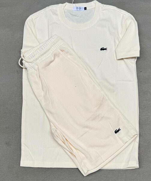 Ensemble de t-shirts et shorts