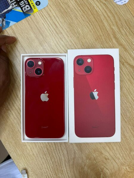 iPhone 13mini 128go quasi neuf avec son carton