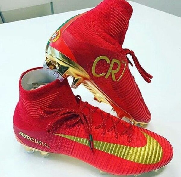 Chaussures de foot Nike illustres