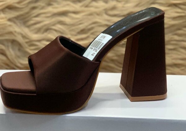 Sandales à talon haut marron