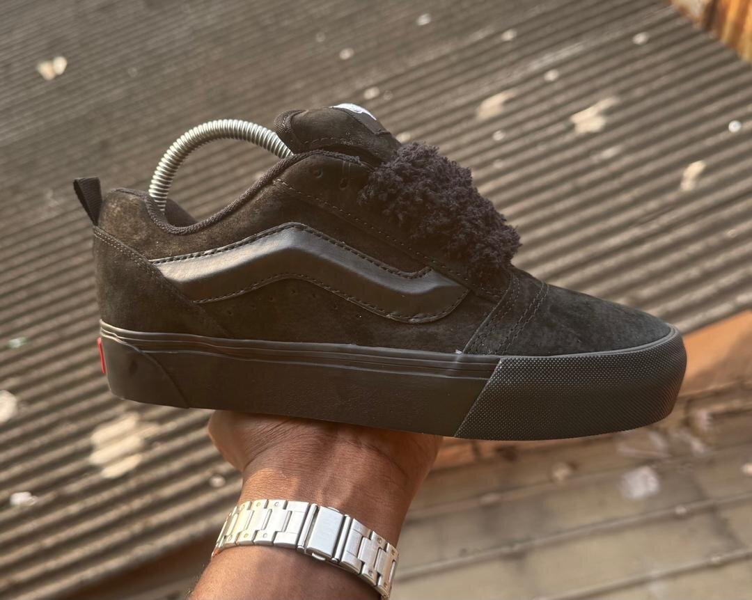 Sneakers en daim à motif unique