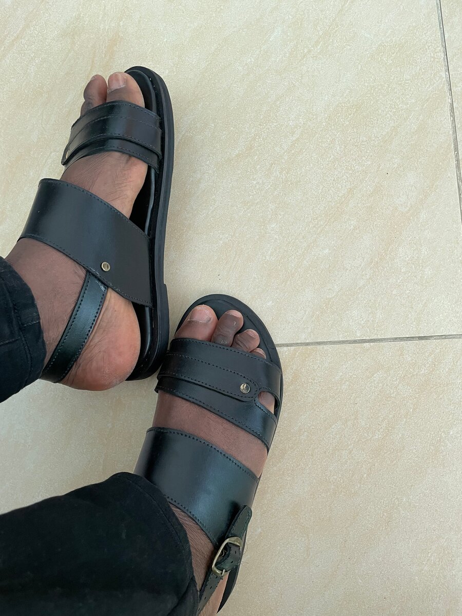 Sandales en cuir noir homme