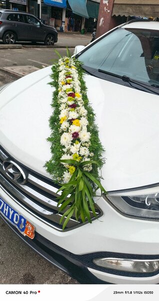 Décoration florale voiture mariage