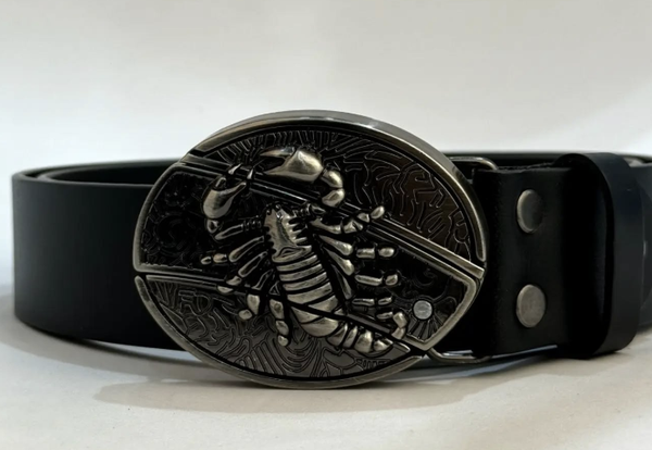 Элегантный кожаный ремень в пряжке с ножом