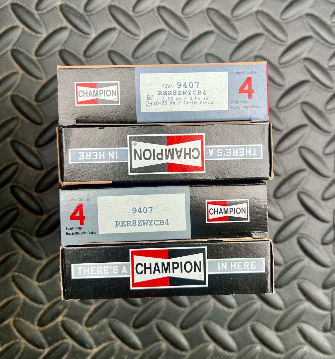 CHAMPION IRIDIUM ( 9407 ) RER8 ZWY CB4 (CANADA)