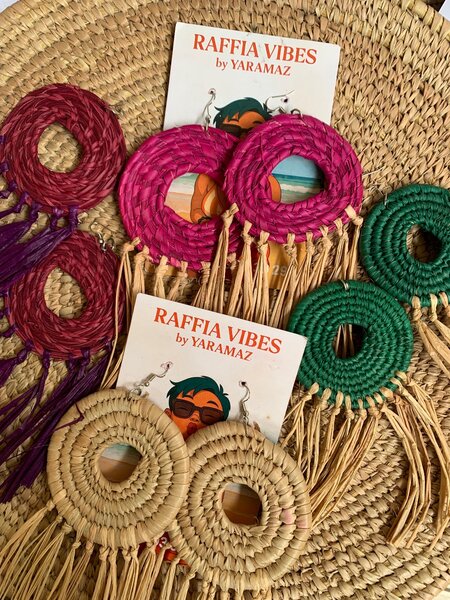 Boucles doreilles en raphia