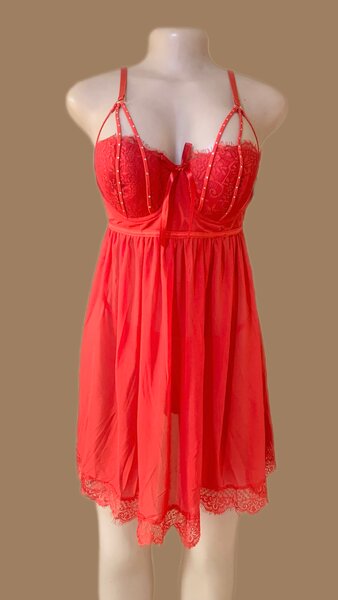 Nuisette en dentelle rouge