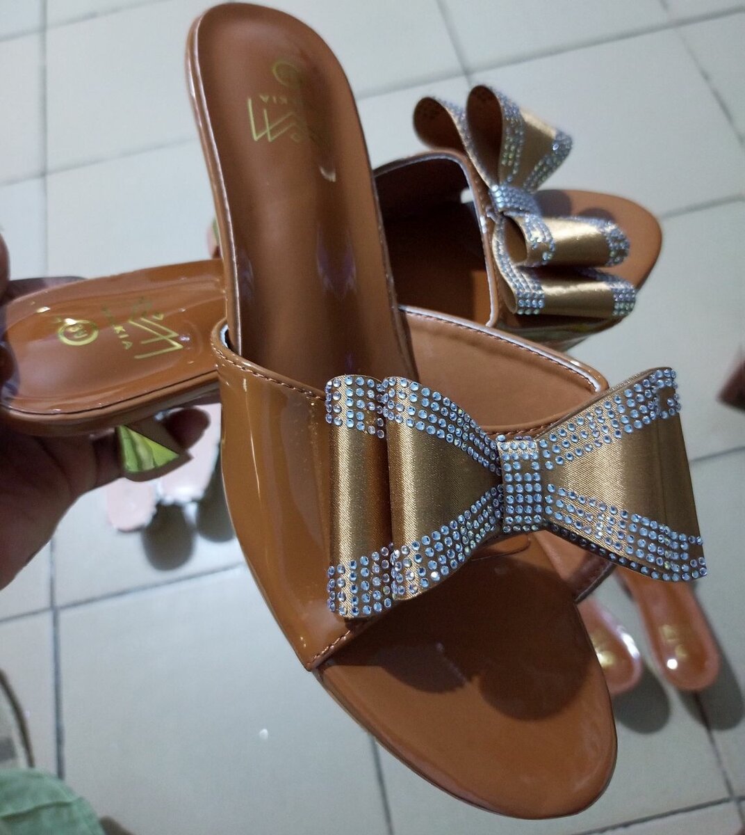 Sandales à talons décorées