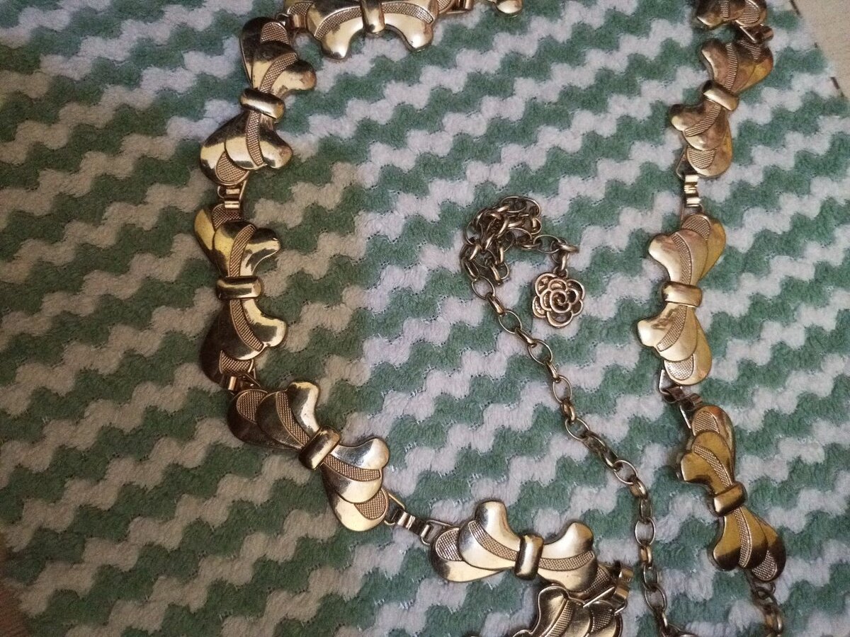 Earing 35 cedis, chain belt 50