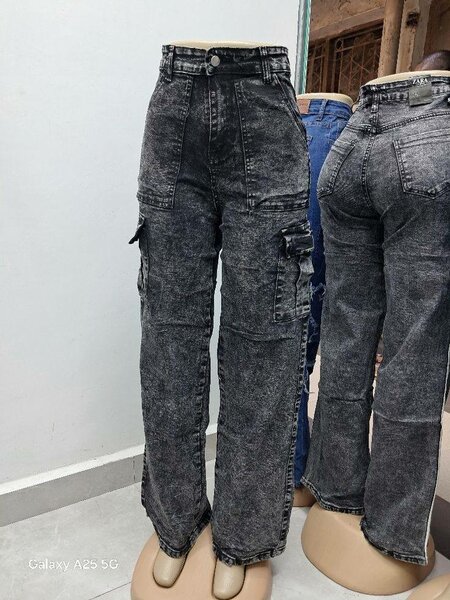 Jean cargo noir délavé