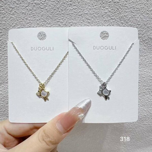 Elegant Flower Pendant Necklace