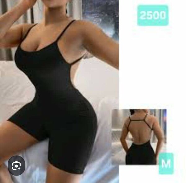 Combinaison noire moulante femme
