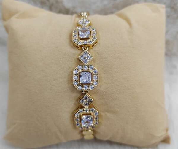 Bracelet en or avec cristaux