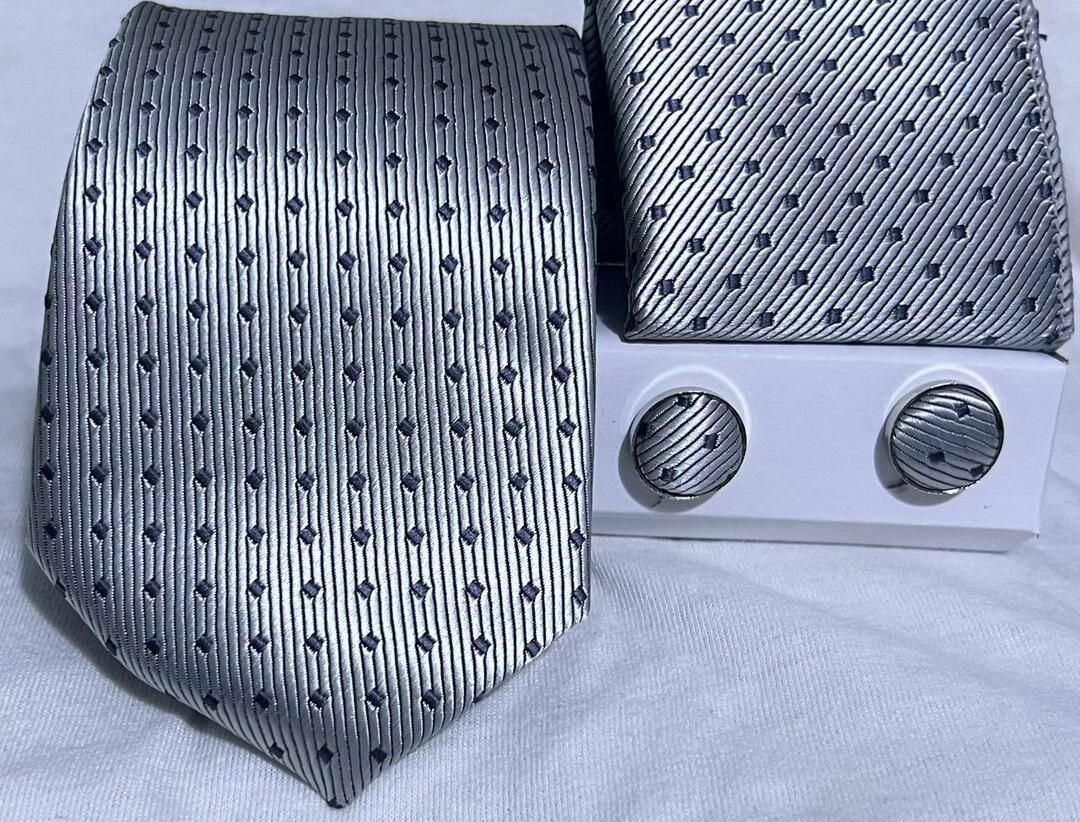 Ensemble Cravate et Boutons de Manchette Élégant