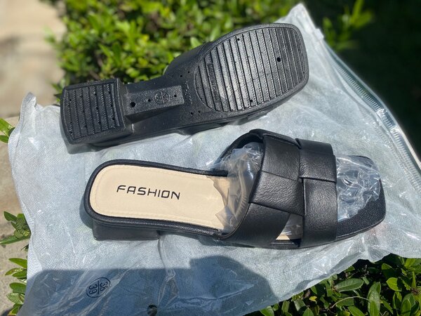 Ladies easy wear sandals