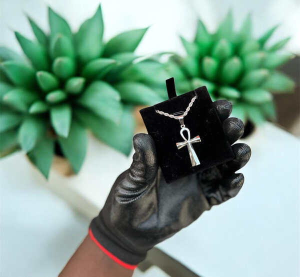 Pendentif symbolique en argent