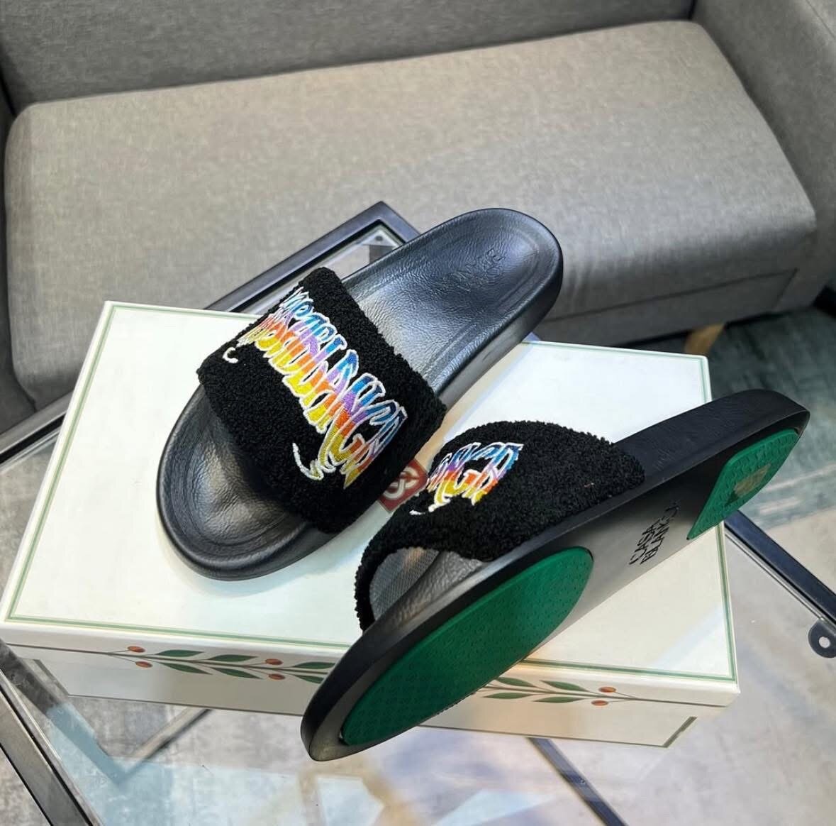 Claquettes de maison en peluche