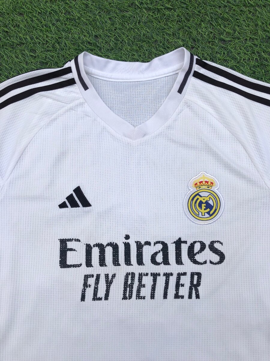 2024/25 Real Madrid Home Jersey ( CAMAVINGA )