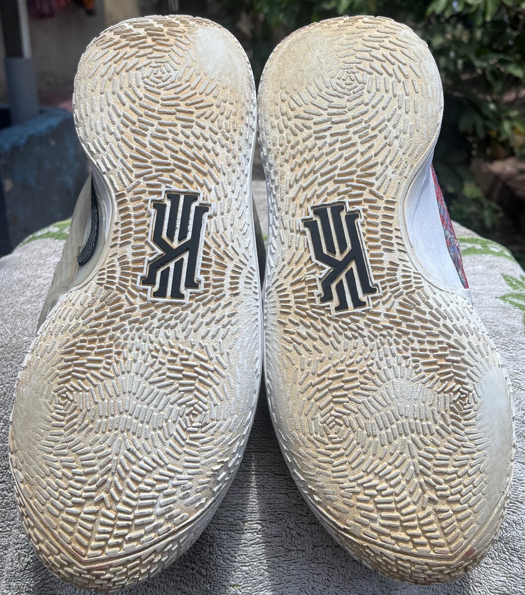 NikeKyrie Low 2 'Multi-Color'