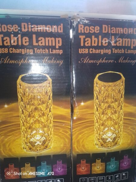Lampe de table diamant