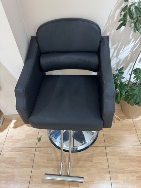 Кресла для парикмахеров