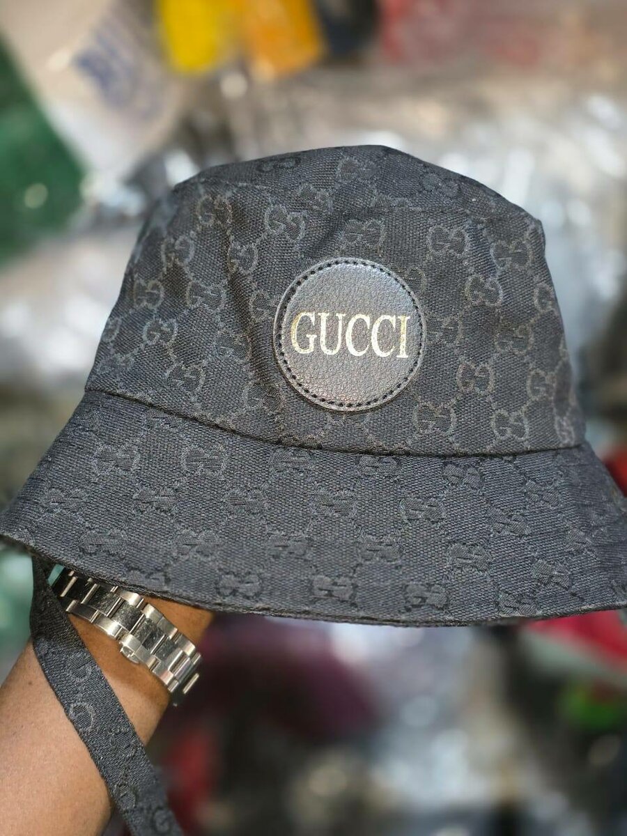 Chapeau seau Gucci élégant