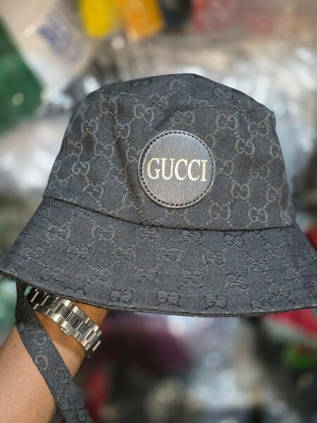 Chapeau seau Gucci élégant