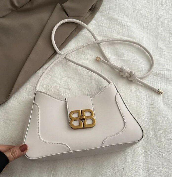 Beautiful and stylish women's shoulder bag