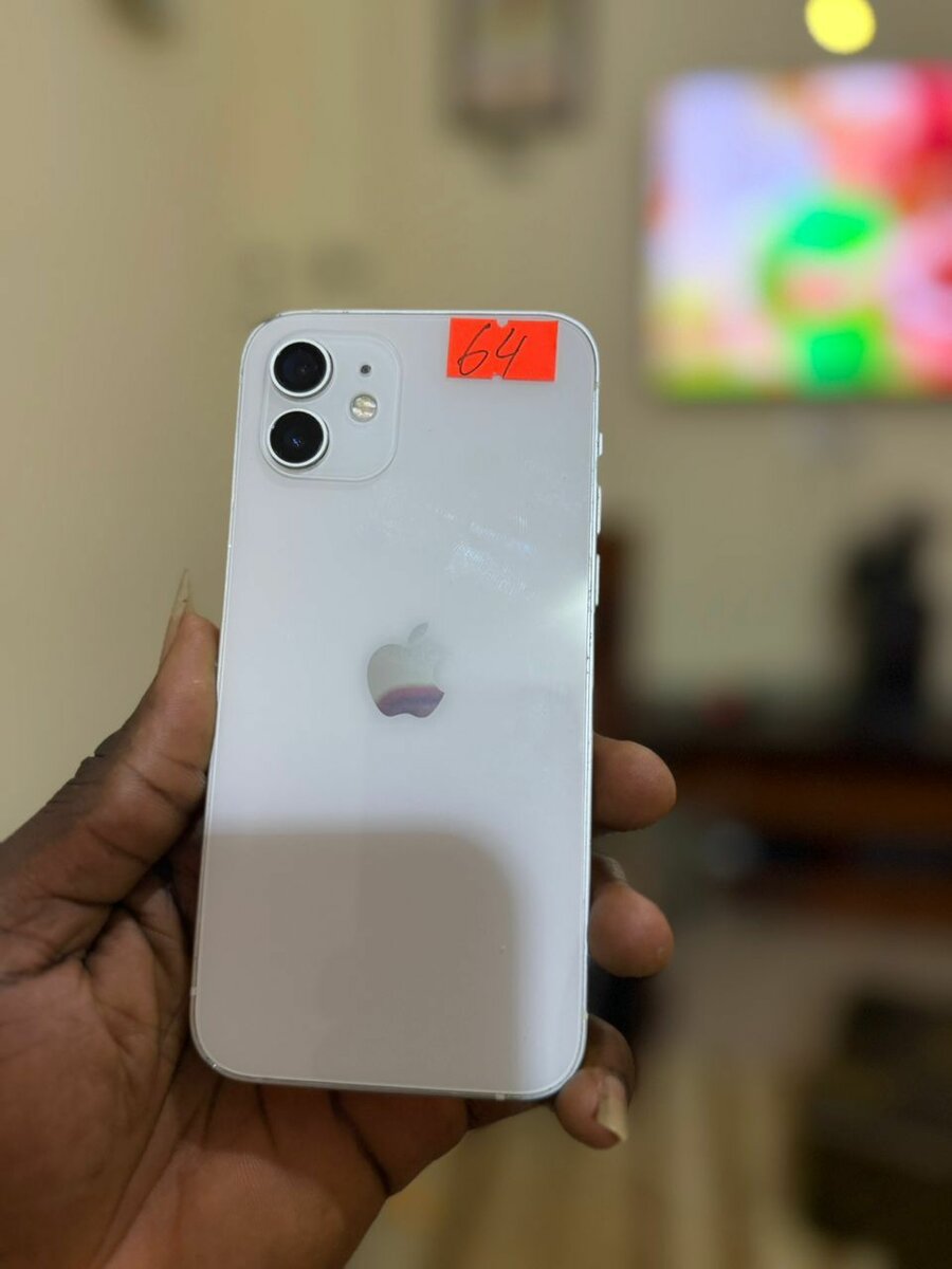 IPhone 12 64 Go 2nd main Blanc