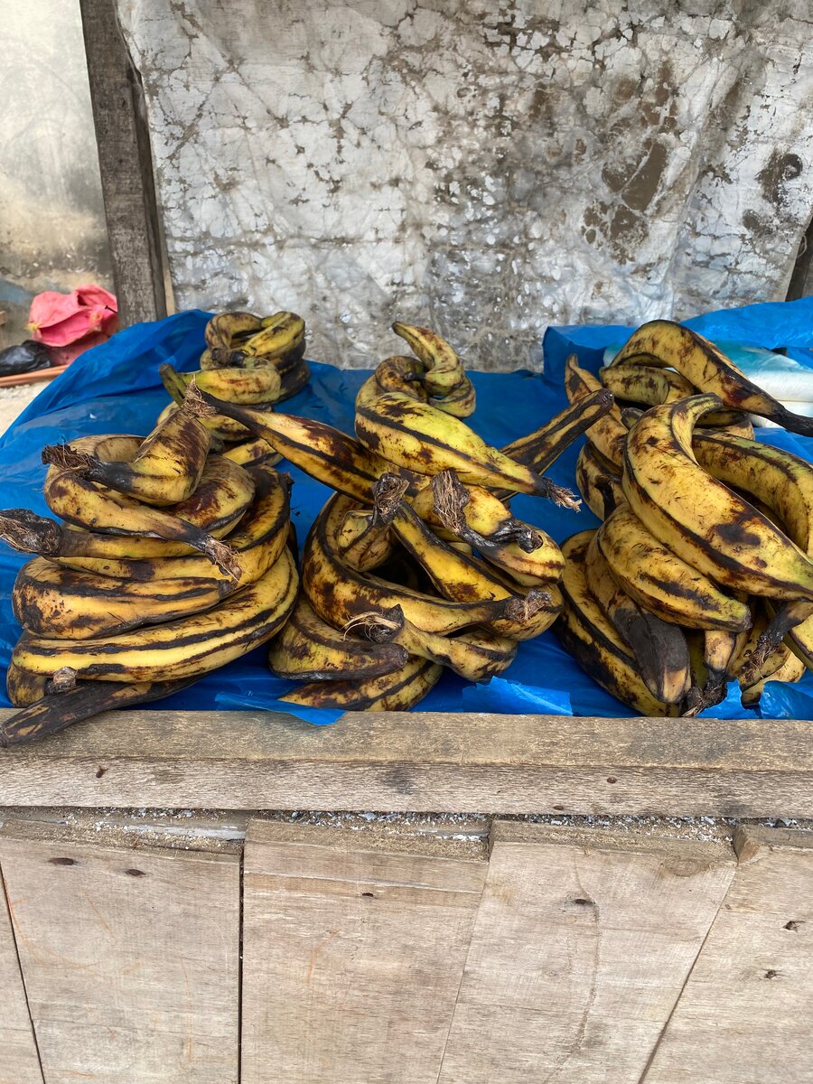 Bananes plantains mûres fraîches