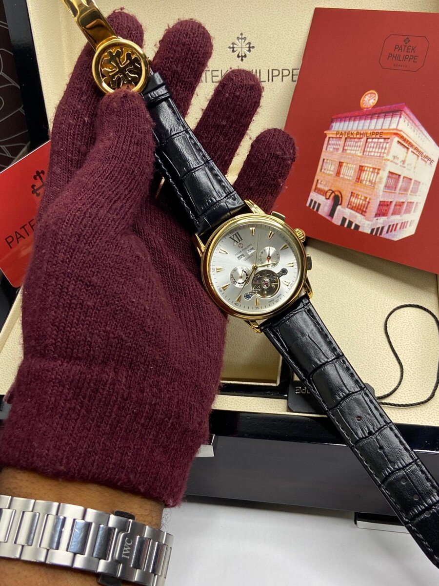 Chronoluxe Naviforce Wristwear