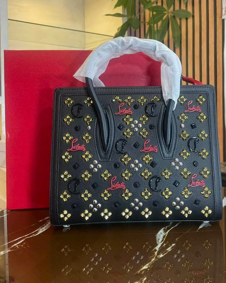 Sac à main luxe avec clous