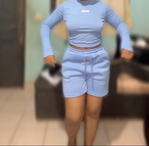 Ensemble de sport bleu ciel