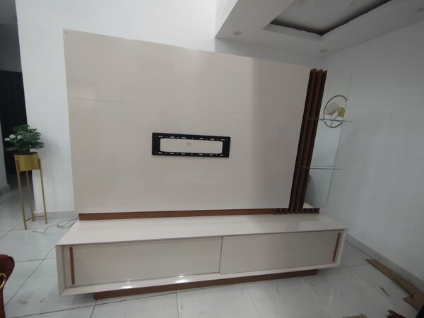 Meuble TV moderne avec étagères