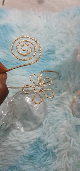 Bracelet dorés décoratifs