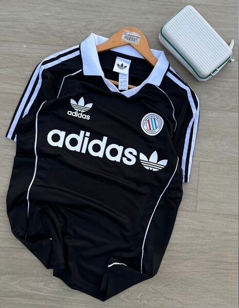 Maillot Adidas noir rétro