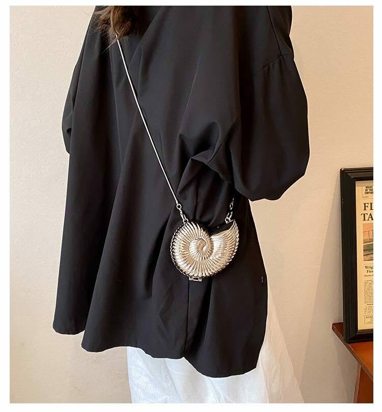 Snail mini purse