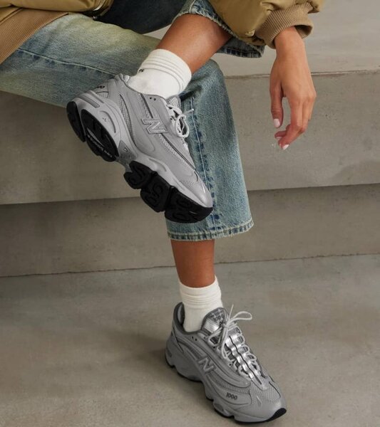 New Balance 100 Silver