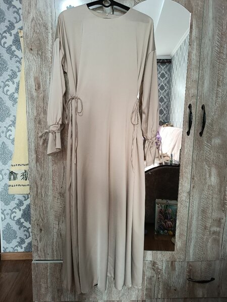 Платье бежево-пудры цвет