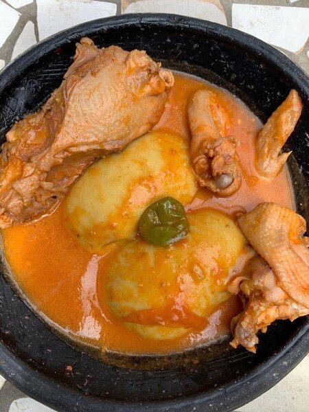 Pondeuse Sauce Claire/Foutou